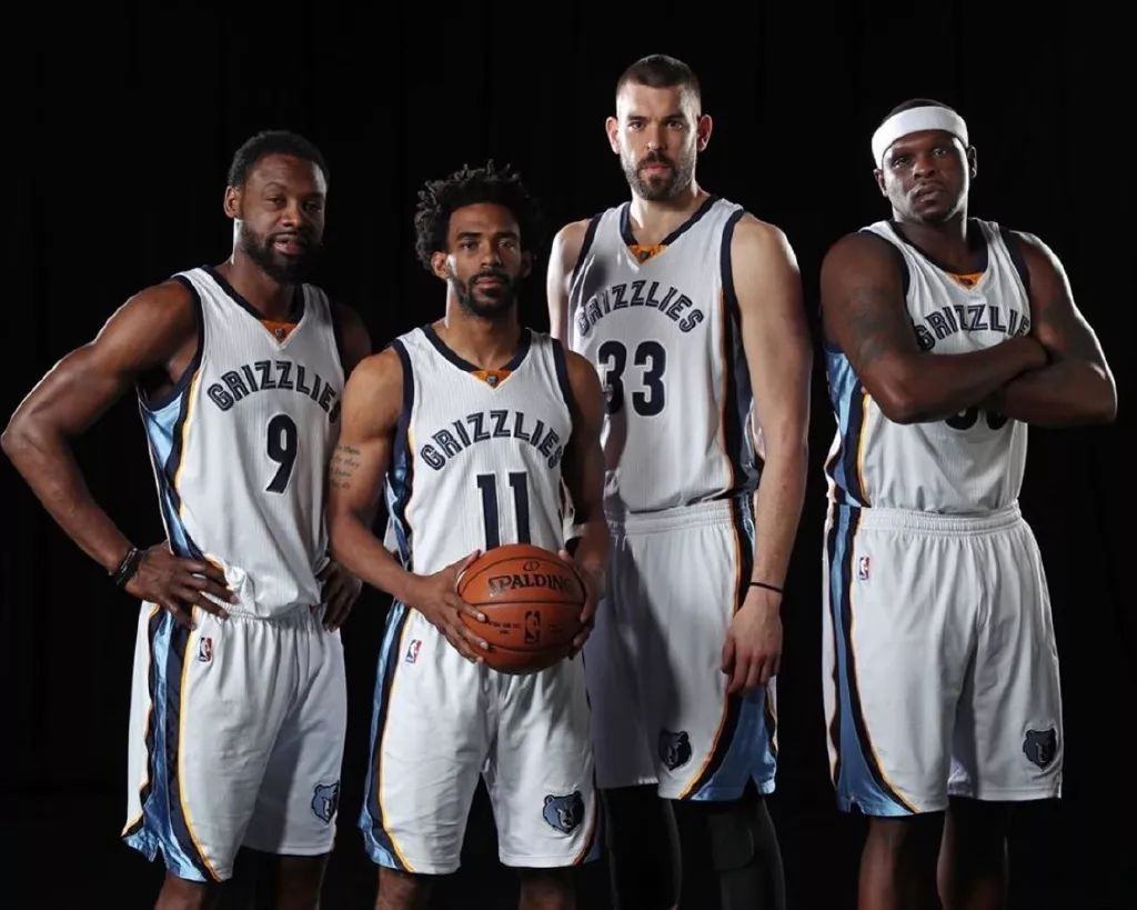 澳超前瞻：奥克兰FC中卫火线复出，喷气机联赛颓势难止（澳超前瞻：奥克兰FC后防核心及时归队，喷气机难扭颓势）