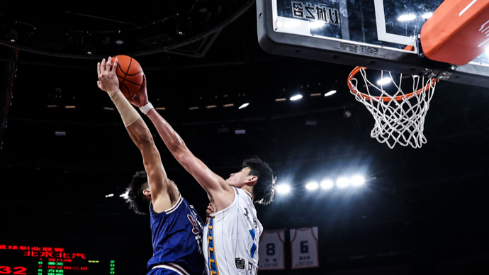 躺着进球，热那亚前锋科隆博在倒地情况下一脚完成破门（倒地一脚！热那亚前锋科隆博卧射破门）