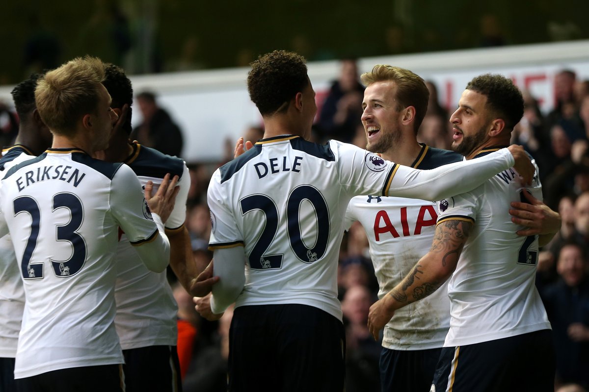 杨瀚森首发出战7分54秒，得到1篮板1失误4犯规。（杨瀚森首发仅出战7分54秒，数据为1篮板、1失误、4次犯规）