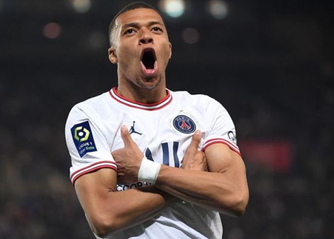 齐达内与蒯纪闻共同现身上海交大出席活动，现场教学马赛回旋