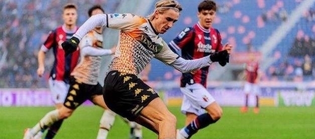 绽放北京足球披金挂银女足、青训、群众赛事均创佳绩（北京足球捷报频传：女足争金夺银，青训与群众赛事齐创佳绩）