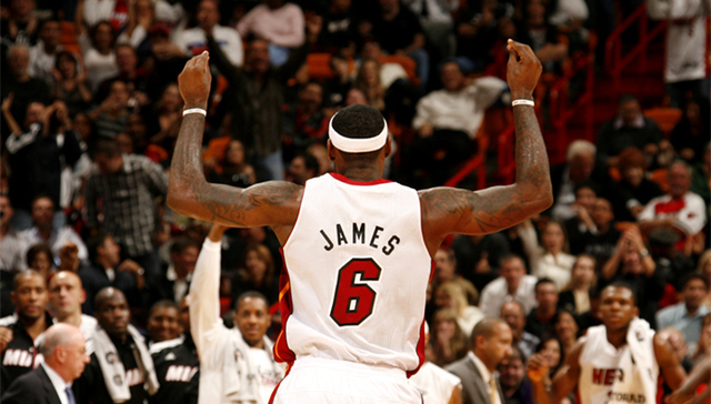 柔佛魔鬼主场绞杀残阵海港 中超冠军恐提前出局（柔佛主场强势压制残阵海港，中超冠军或提前遭淘汰）