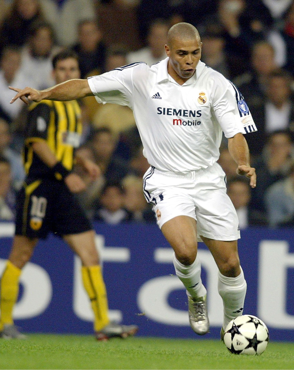 记者：申花将给球员放短假，12月2日重新集中备战广岛三箭（申花为球员安排短暂假期，12月2日再度集结备战广岛三箭）