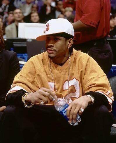 上赛季战绩回顾：广东在上赛季常规赛仅仅取得31胜15负的战绩，最终排名第7，创造球队近些年的常规赛最差排名纪录。（广东上季仅31胜15负，常规赛第7收官创近年最差排名）