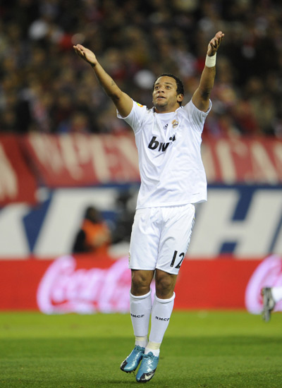 记者：哥甲中场萨缅托满意铁人的报价，目前仅需协商转会事宜