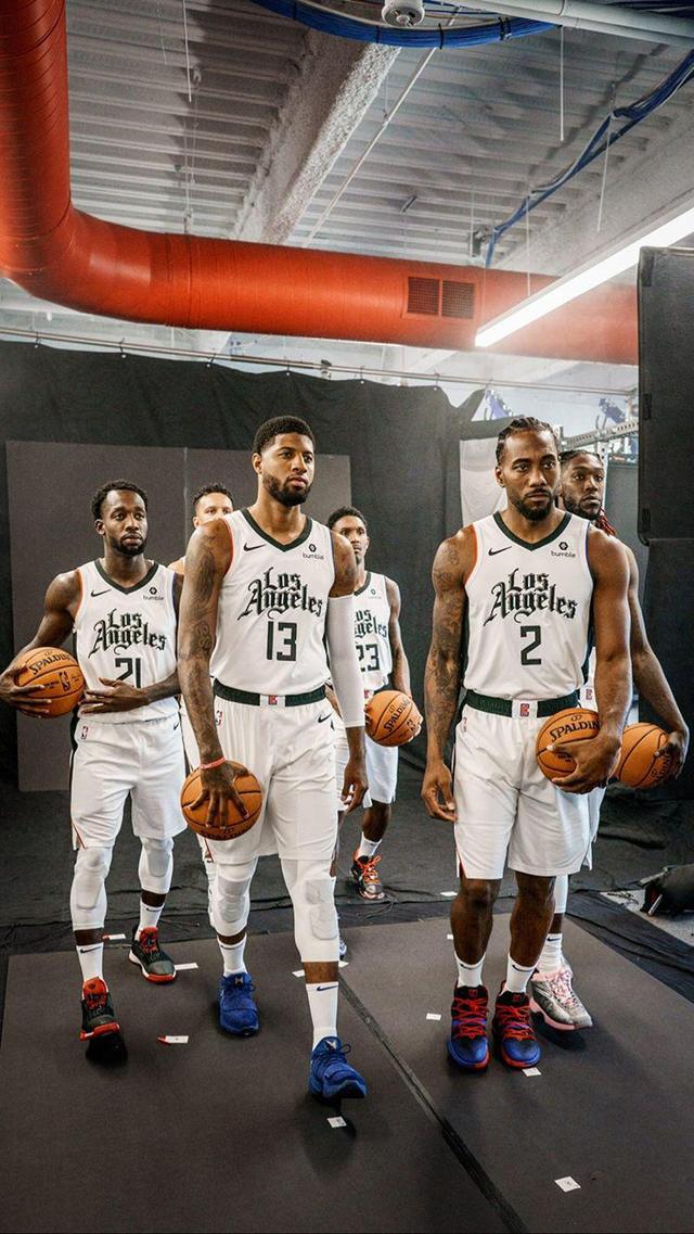 记者：前国门李雷雷有望接替杨智，担任青岛西海岸守门员教练（记者：李雷雷或接替杨智，出任青岛西海岸门将教练）