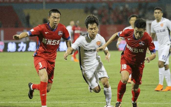 欧文突破防线送出关键助攻