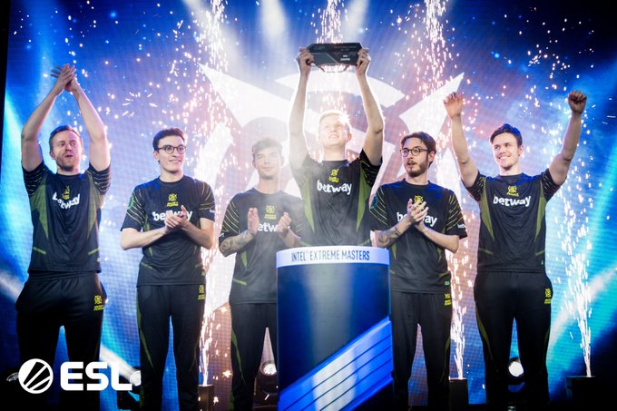 一位生活在 一位生活在